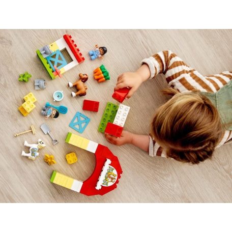 LEGO DUPLO Lóistálló és pónigondozás